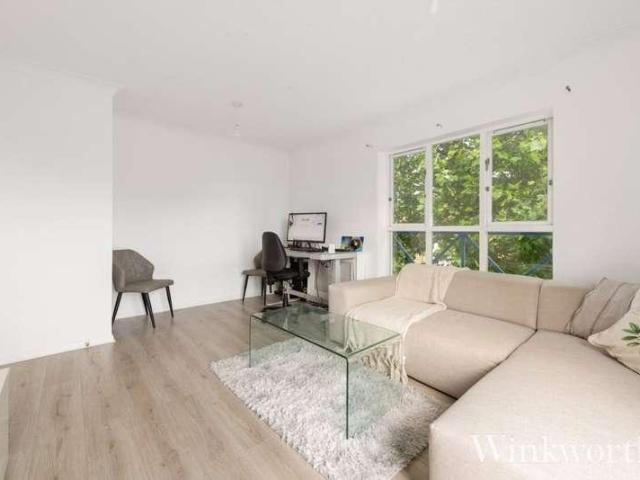 Flat for sale in London Borough of Lewisham, Greater London