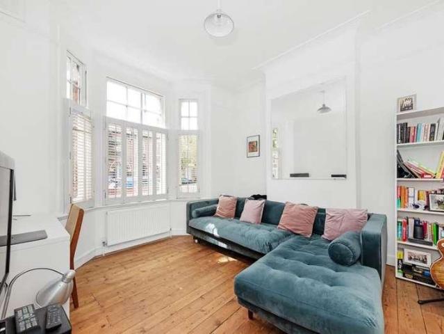 Flat for sale in London Borough of Southwark, Greater London
