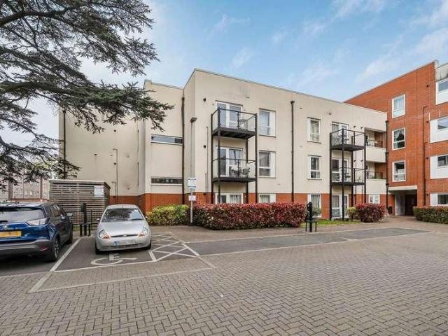 Flat for sale in Lower Halliford, Surrey