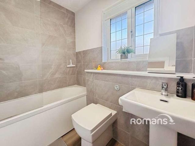 Flat for sale in Hart, Hampshire