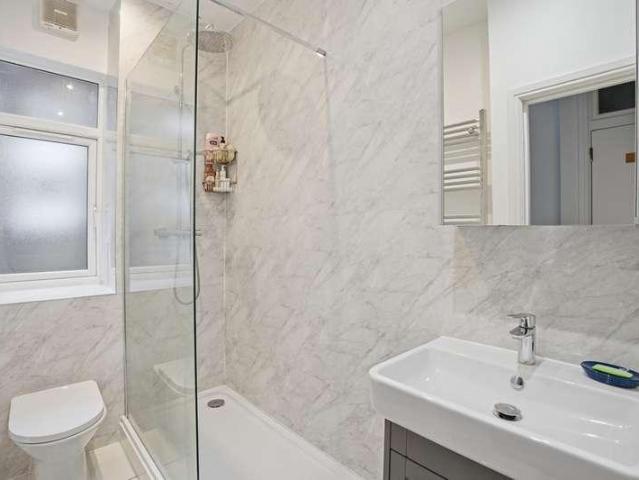 Flat for sale in East Dulwich, Greater London
