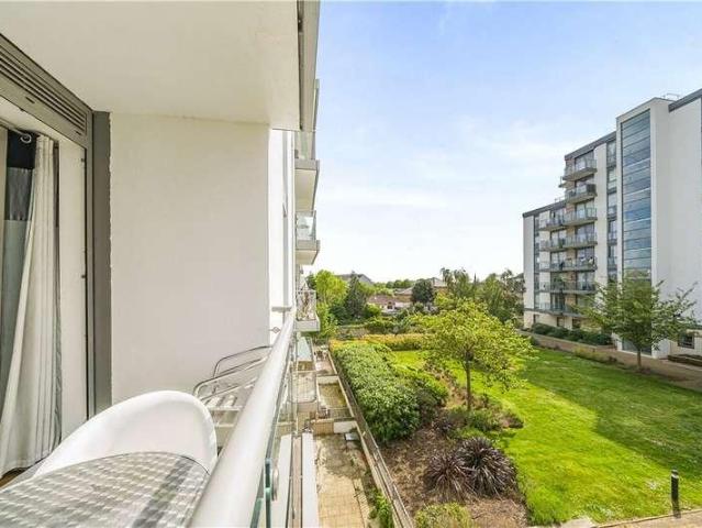 Flat for sale in London Borough of Hounslow, Greater London