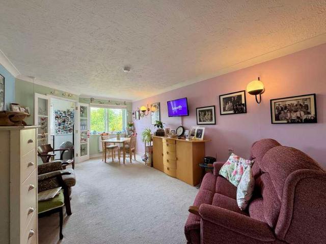 Flat for sale in North Shoebury, Alton Barnes
