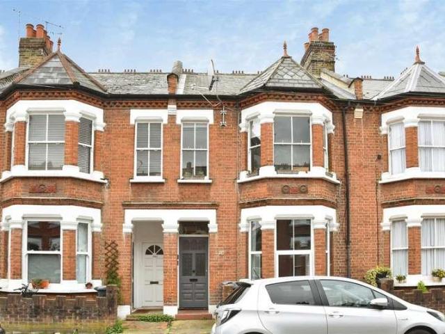 Flat for sale in London Borough of Hounslow, Greater London