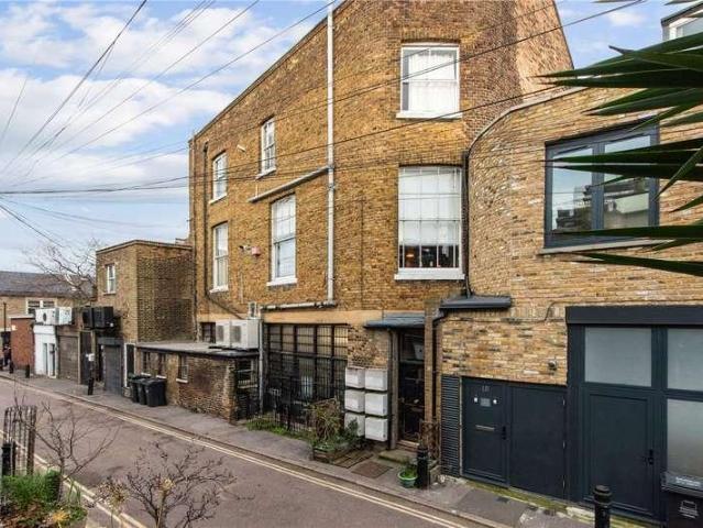 Flat for sale in South Hackney, Greater London