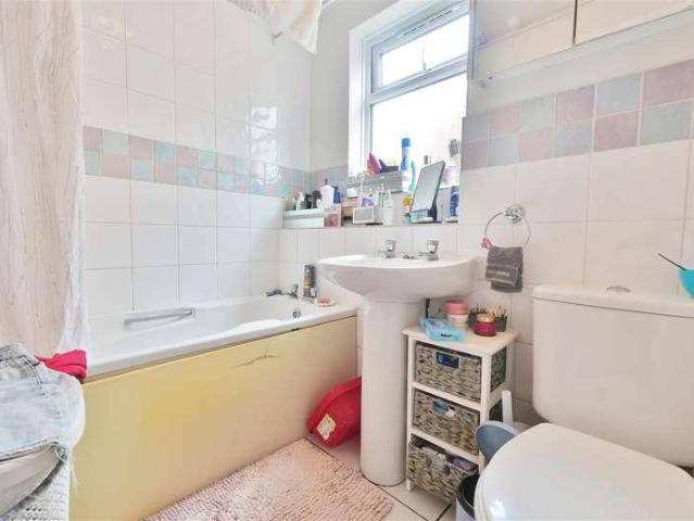 Flat for sale in Chalvey, Slough