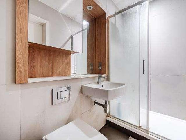 Flat for sale in Slough