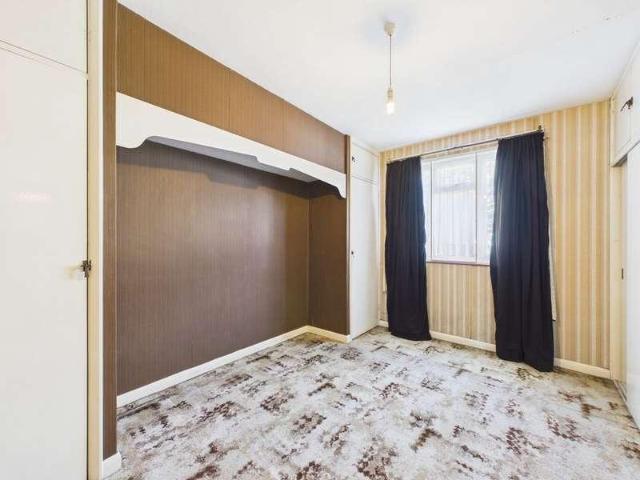 Flat for sale in Whyteleafe, Tandridge