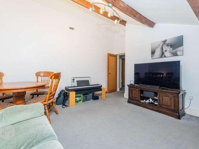 Flat for sale in Bradshaw, Lee Bank