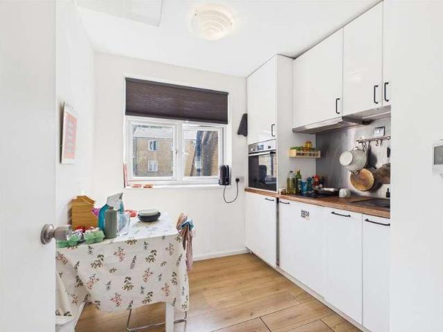 Flat for sale in Whitechapel, Greater London