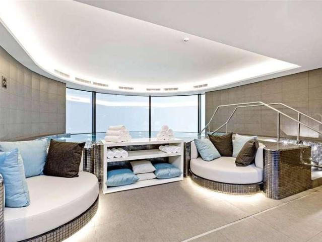 Flat for sale in Vauxhall, Greater London