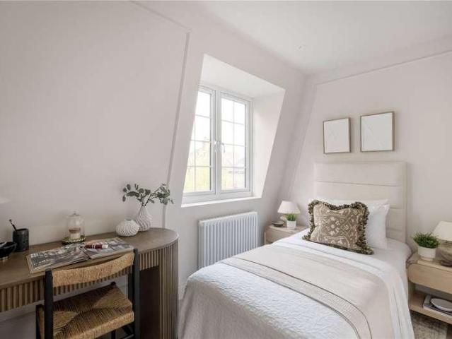Flat for sale in London Borough of Ealing, Greater London