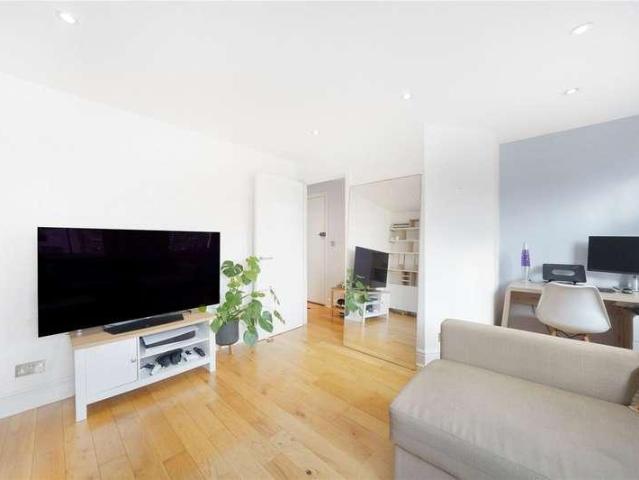 Flat for sale in Holloway, Greater London