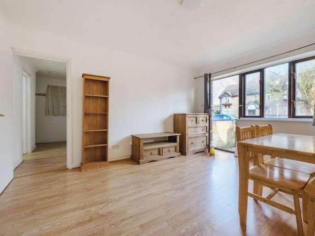 Flat for sale in Colindale, Greater London