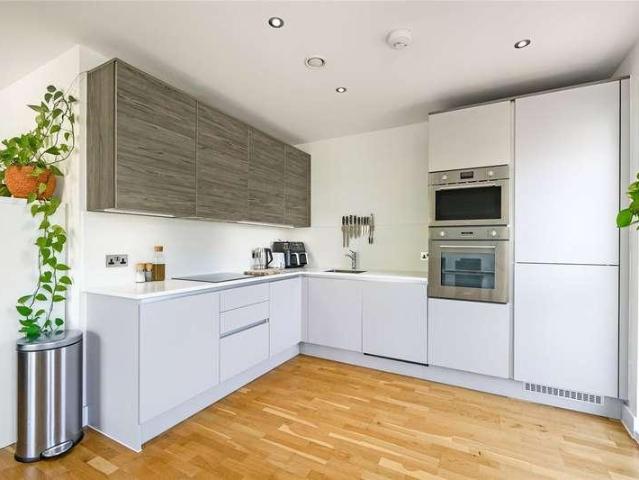 Flat for sale in Lower Hilldrop Estate, Greater London