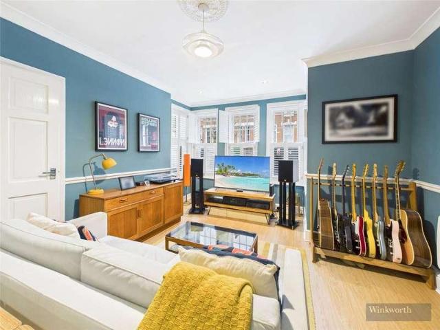 Flat for sale in Surbiton, Greater London