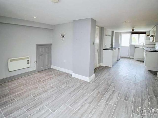 Flat for sale in Highfield, Pouchen End