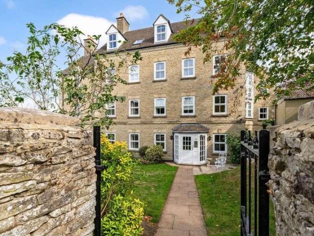 Flat for sale in Woodstock, West Oxfordshire