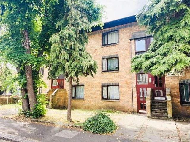 Flat for sale in London Borough of Hounslow, Greater London