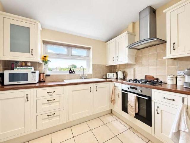 Flat for sale in London Borough of Barking and Dagenham, Greater London