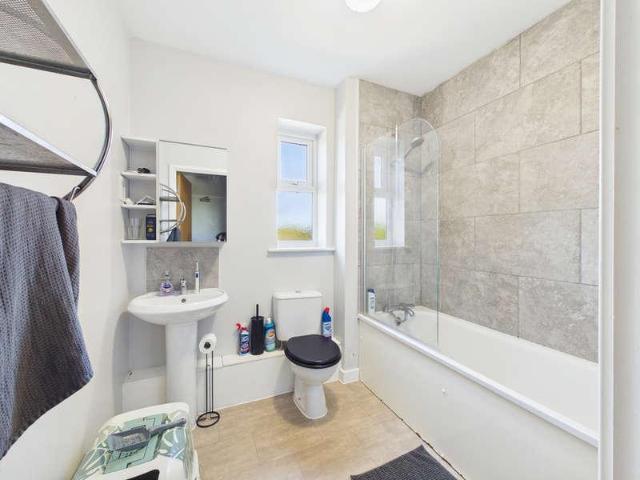 Flat for sale in Horsham, West Sussex