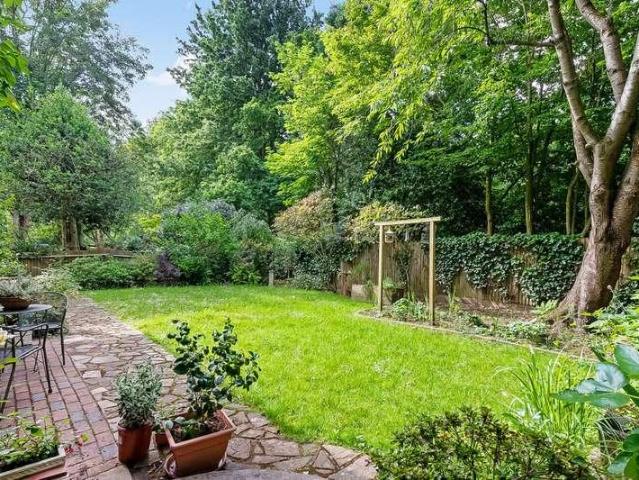 Flat for sale in Crystal Palace, Greater London