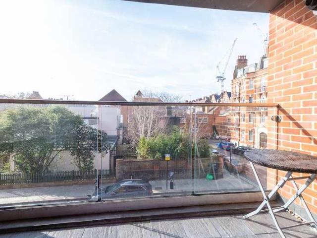 Flat for sale in West Kensington, Greater London
