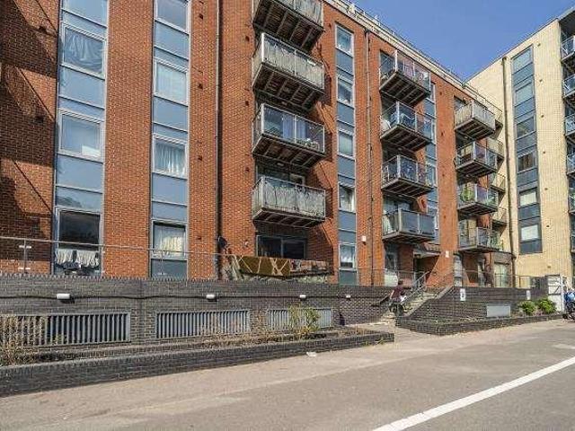 Flat for sale in Slough