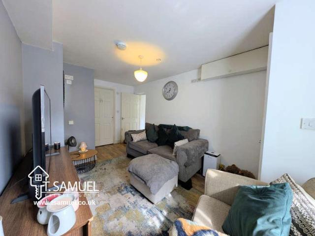 Flat for sale in Mountain Ash West, Ynysboeth