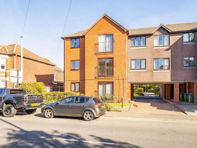 Flat for sale in Bitterne Park, Southampton