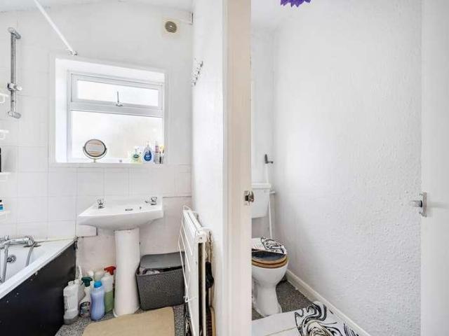 Flat for sale in E15, London