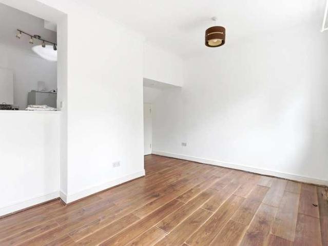 Flat for sale in Friern Barnet, Greater London
