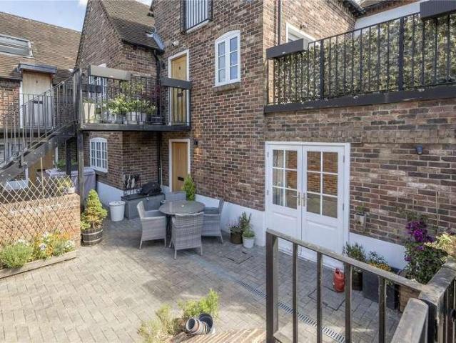 Flat for sale in Great Missenden, Buckinghamshire