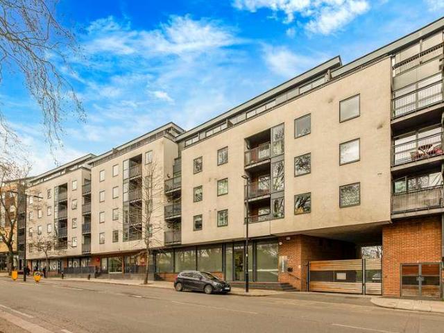 Flat for sale in Barnsbury, Greater London