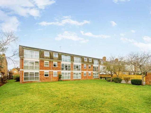 Flat for sale in London Borough of Ealing, Hanwell