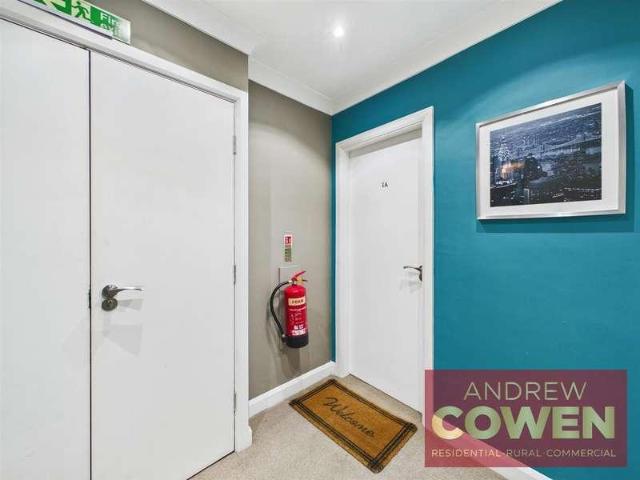 Flat for sale in South Cliff, Kepwick