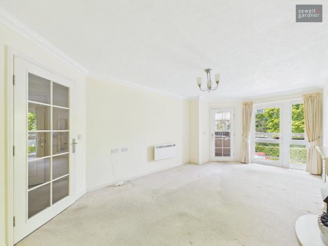 Flat for sale in Batchworth