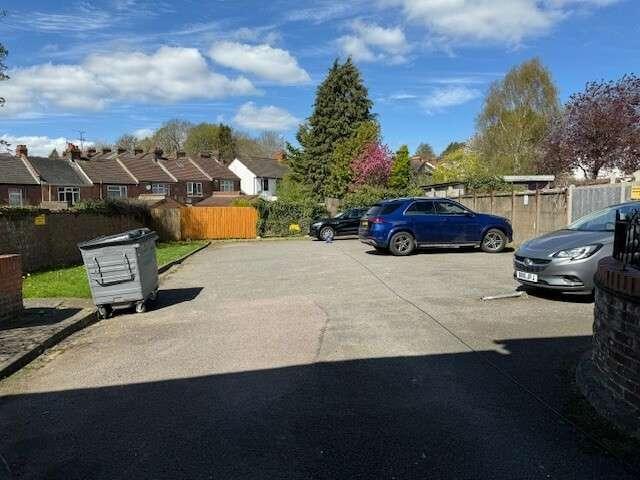 Flat for sale in Spring Park, Luton