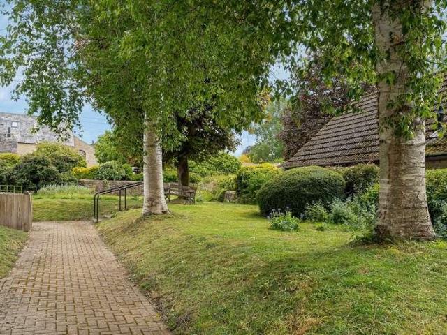 Flat for sale in Stratton, Cotswold