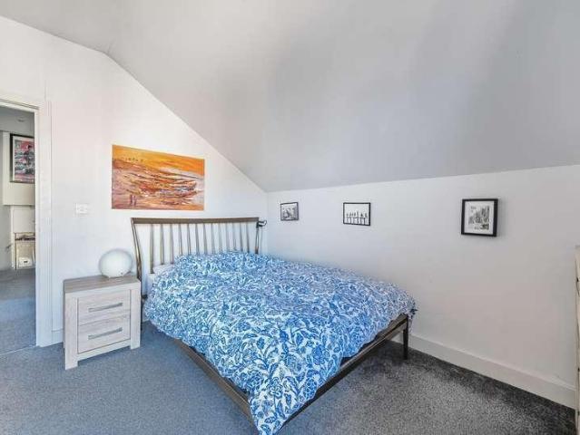 Flat for sale in Streatham Hill, Greater London