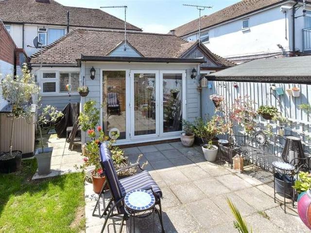 Flat for sale in South Tankerton, The Bridge