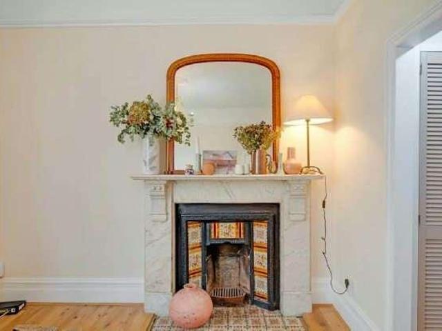 Flat for sale in Archway, Greater London
