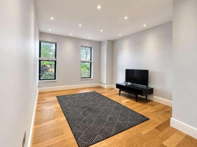 Flat for sale in Clewer Village, Windsor