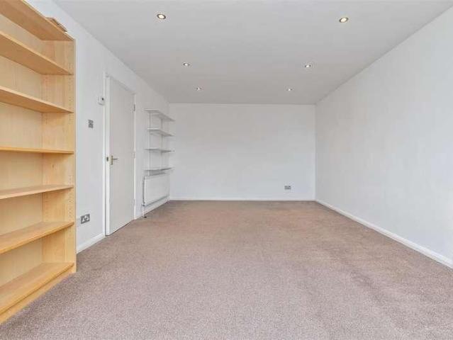 Flat for sale in St Albans, Five Acres