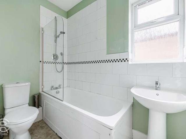 Flat for sale in London Borough of Ealing, Hanwell