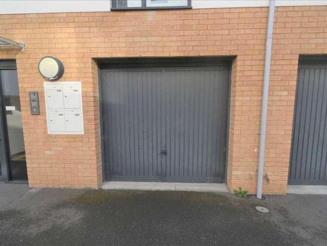 Flat for sale in Monks Orchard, Kent