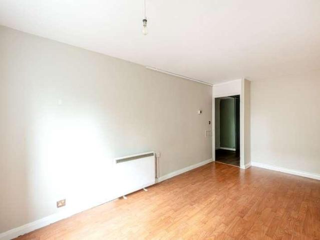 Flat for sale in North Kensington, Greater London