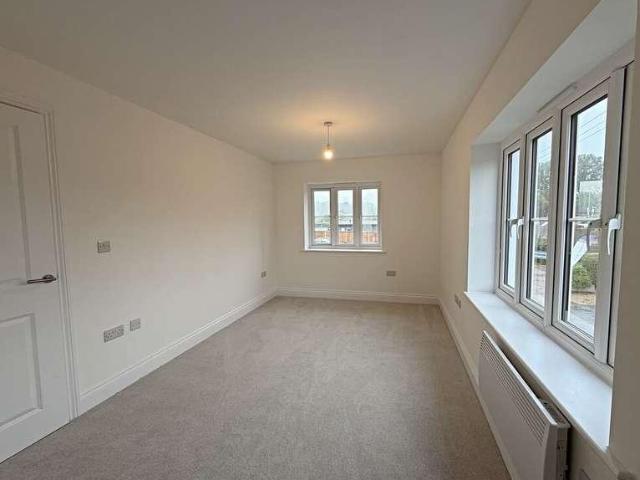 Flat for sale in Horsham, West Sussex