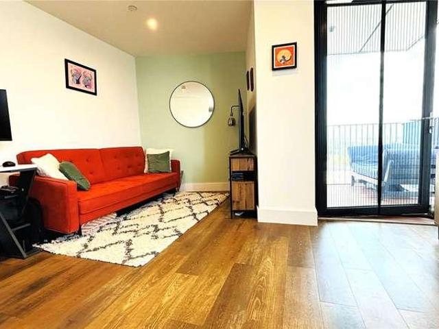 Flat for sale in Birch Green, Spelthorne