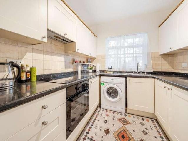 Flat for sale in Windsor, Bray Wick